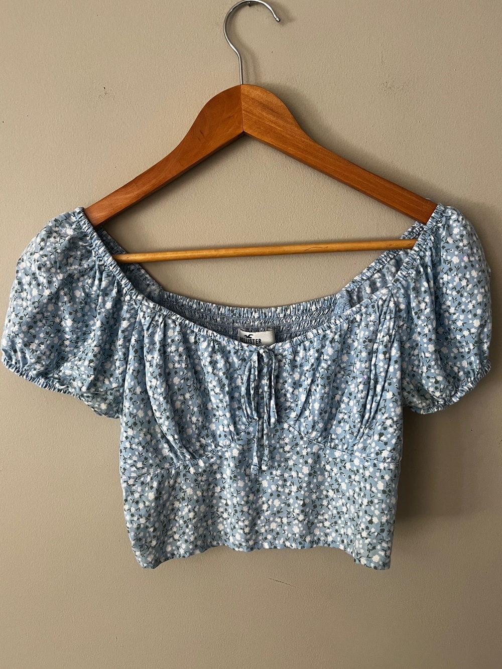 Hollister Blue Floral Puff-Sleeve Off-Shoulder Crop Top